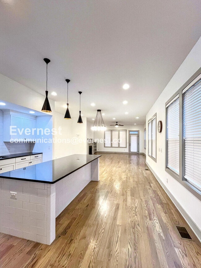 Photo - 915B Caruthers Ave