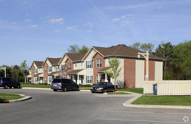 Ashton Pines - Ashton Pines Apartments