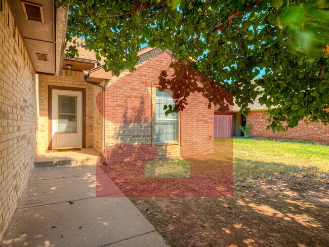 Photo - 2707 Silvertree Dr