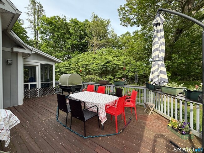 Photo - 221 Wamphassuc Rd