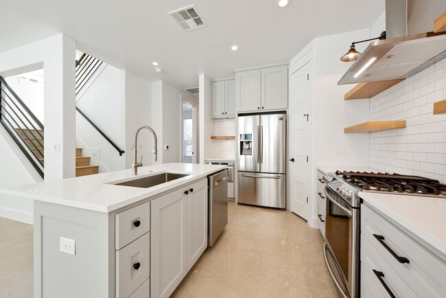 Photo - 1203 W 22nd St