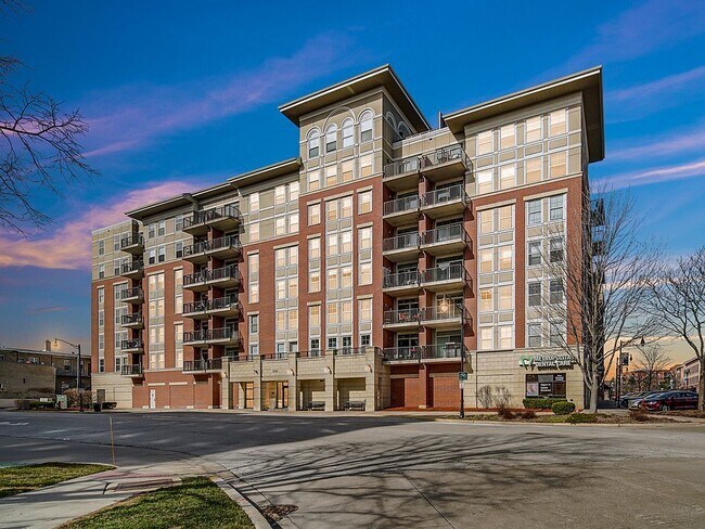 Building Photo - 656 Pearson St Unit 505C Rental