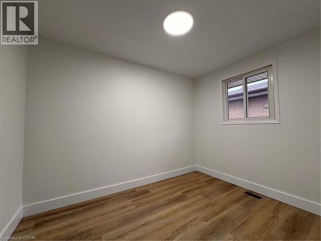 Photo - 23 Arrowhead Crescent Unit Upper