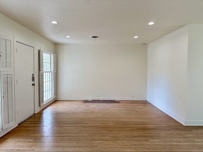 Photo - Tech Terrace Dream! Unit Front
