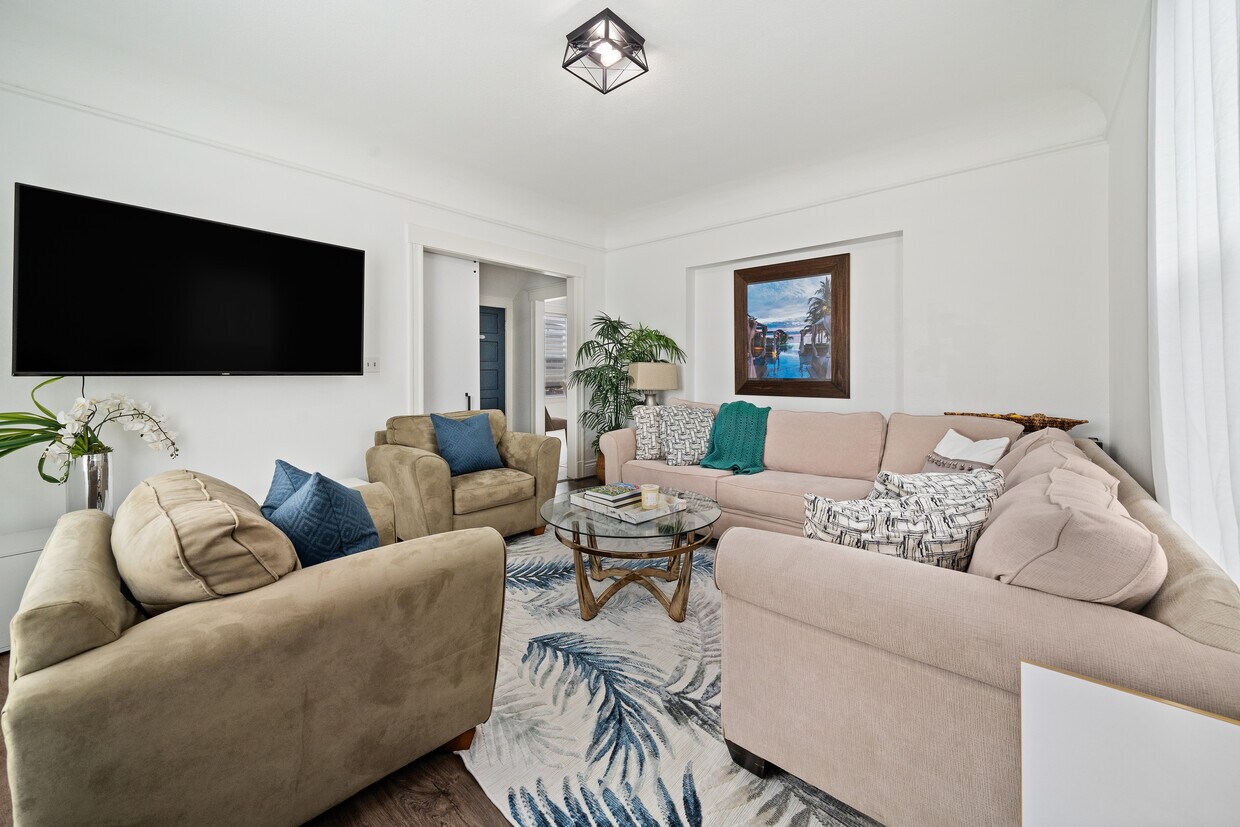 Photo - 152 E Plymouth St (Long Beach, CA)