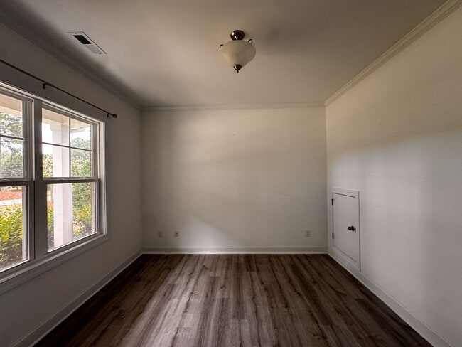Photo - Gorgeous 4 Bed 3.5 Bath Executive Home with Community Amenities