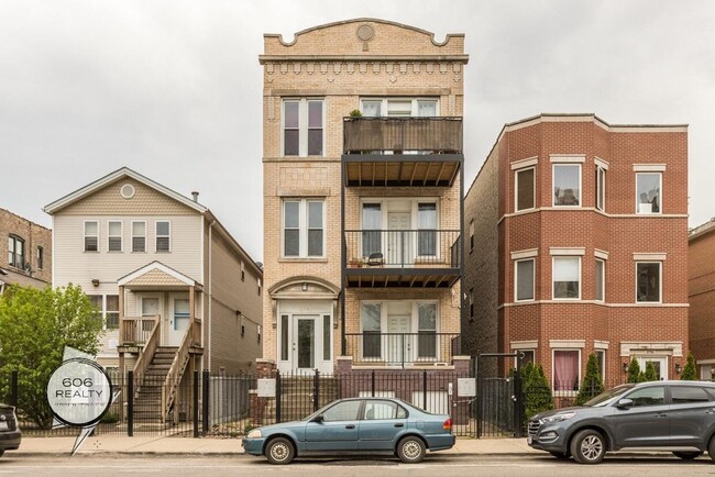 Building Photo - 2745 W Augusta Blvd Unit 3R