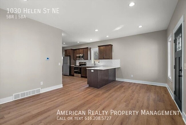 Photo - 1030 Helen St NE