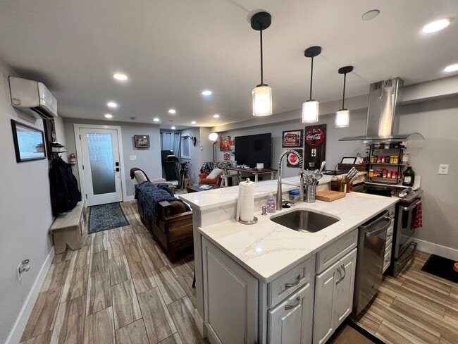 Building Photo - 212 5th St NE Unit 2