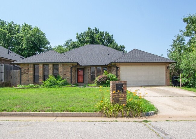 Building Photo - Spacious 4-Bedroom / 2-Bathroom Home with Modern Amenities in Edmond!