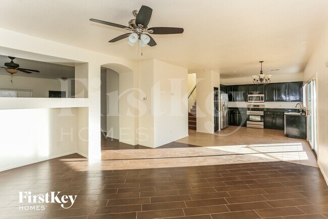 Photo - 718 S 124th Ave