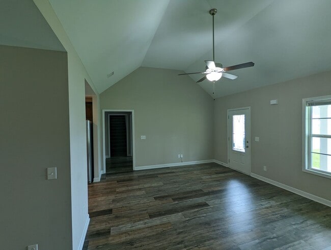 Photo - 3B/2BA With 2 car garage, Large Bonus Room...