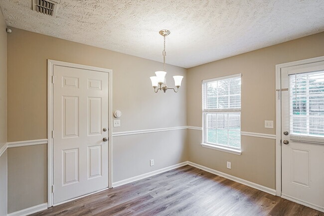 Photo - 1723 Locerbie Dr