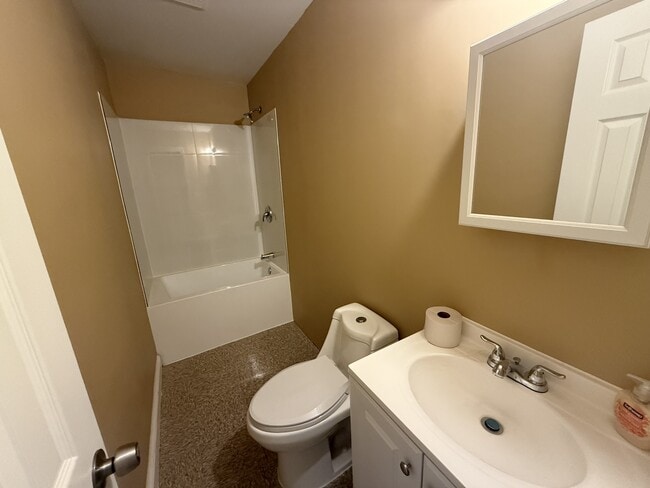 Building Photo - 637 N 6th St