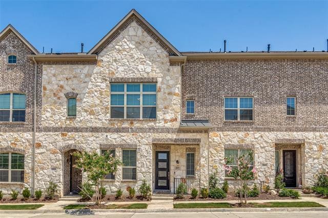 Building Photo - 2837 Troutt Dr