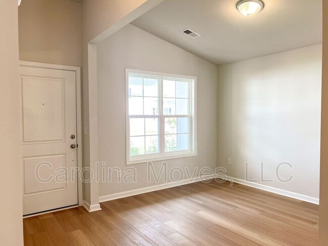 Photo - 121 Braxton Dr