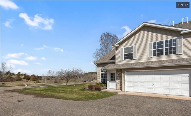 Building Photo - Beautiful 3 Bed 1.5 Bath Townhome