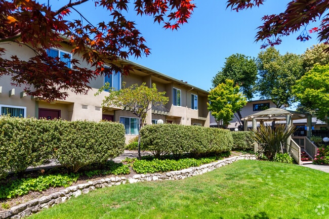 Patios - Town House Plaza