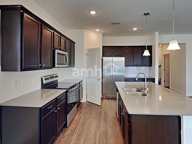 Photo - 1085 Summer Stone Lp