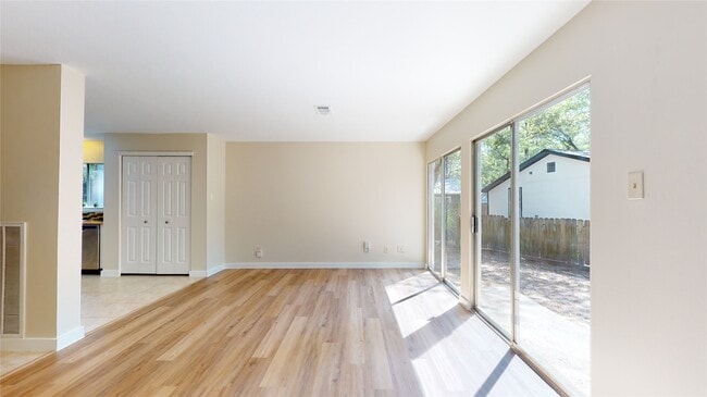Building Photo - 2105 N Red Cedar Cir