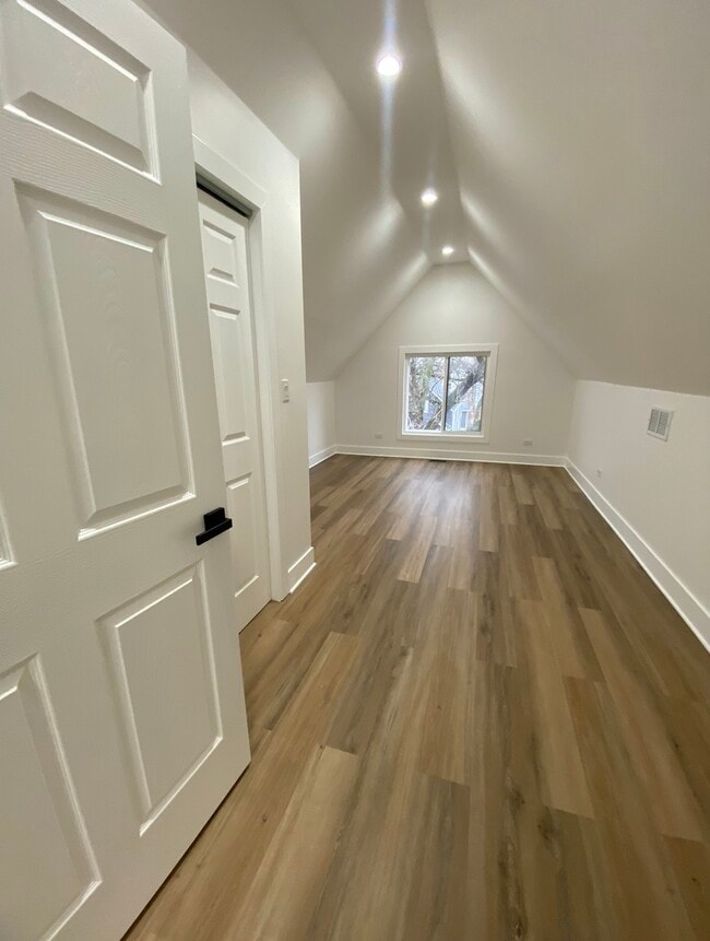 Photo - 5355 S Wood St