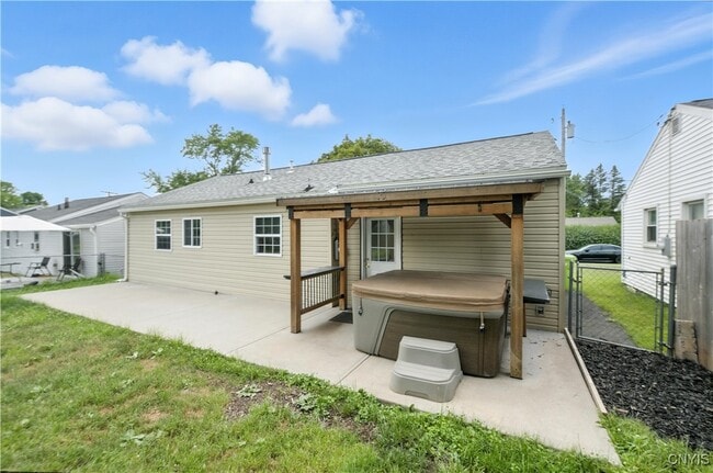 Photo - 122 Frederick Dr