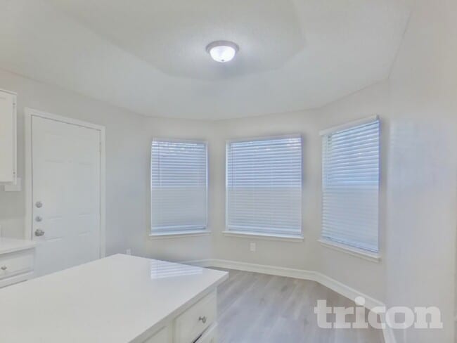 Photo - 907 Ponds Ct