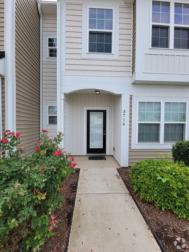 Building Photo - Spacious 3BR/2 BA Townhome Located in Caba...