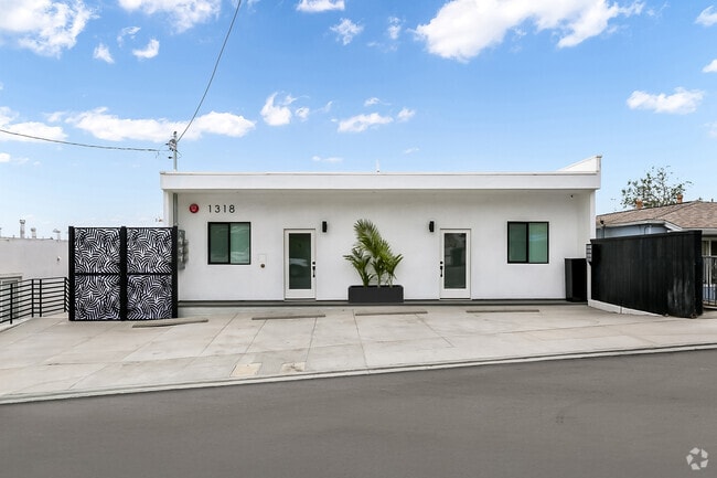 Building Photo - 1320 Gertrude St Unit 2 Rental