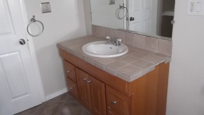 Photo - 1153 W 37th Pl Unit Rear