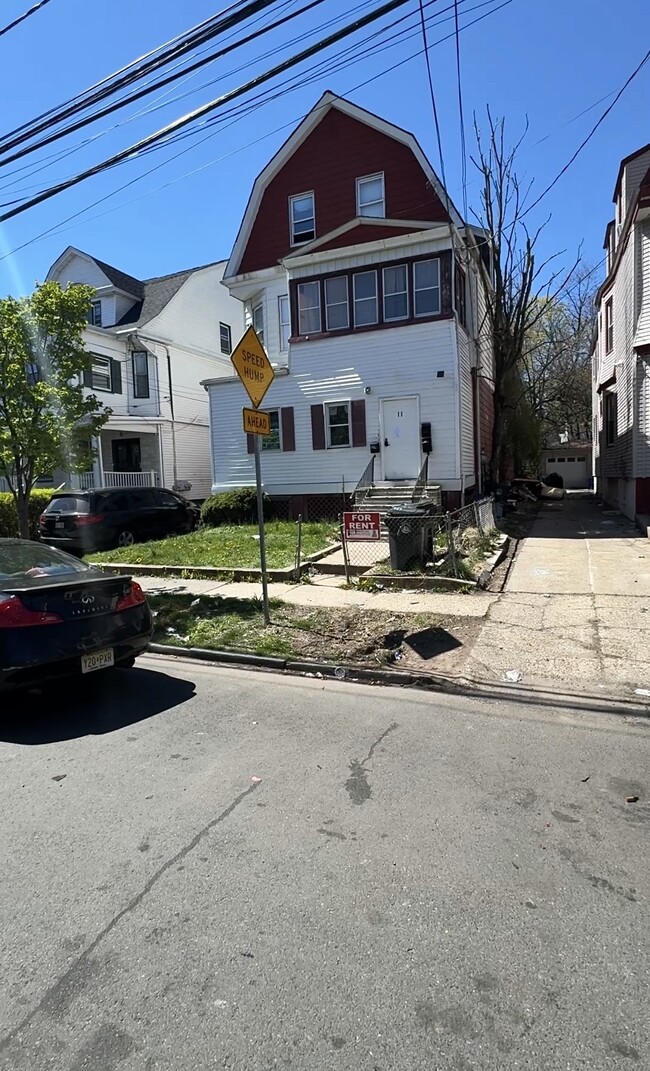 Building Photo - 11 Baldwin Ave Unit 1