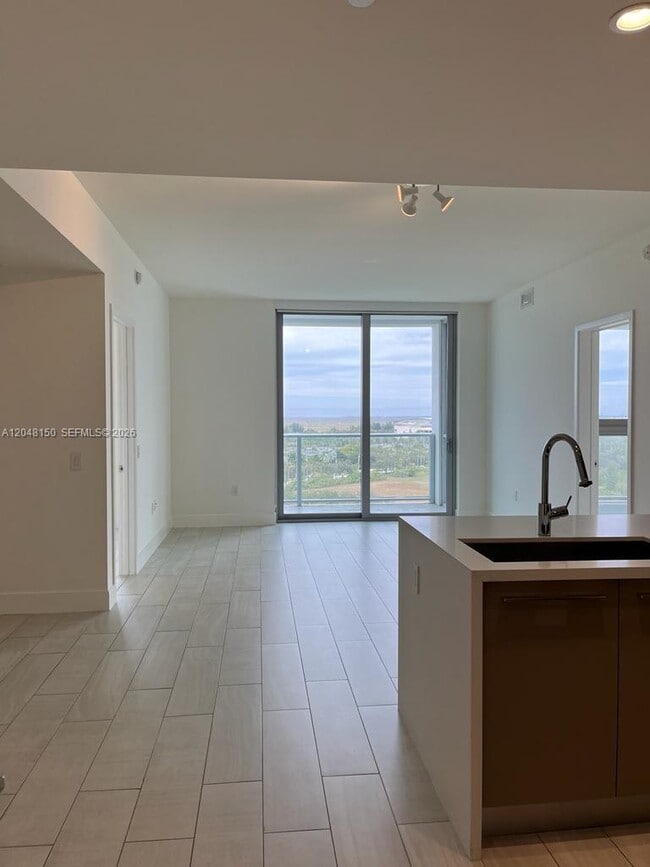 2000 Metropica Wy Unidad 1602