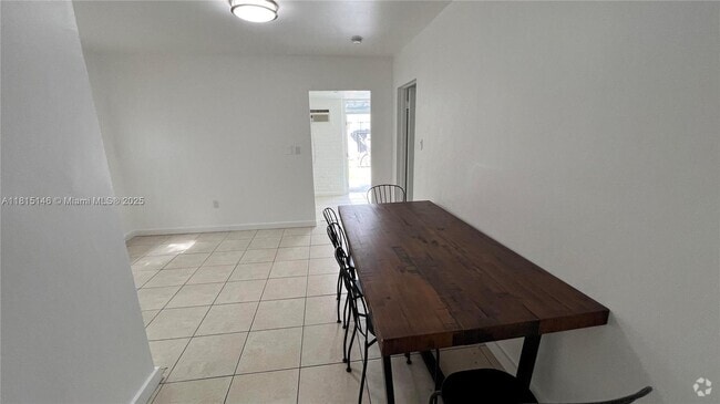 Building Photo - 113 NW 35th St Unit B Rental