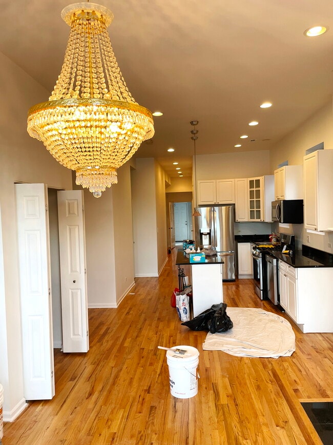 Building Photo - 1753 W Chicago Ave Rental