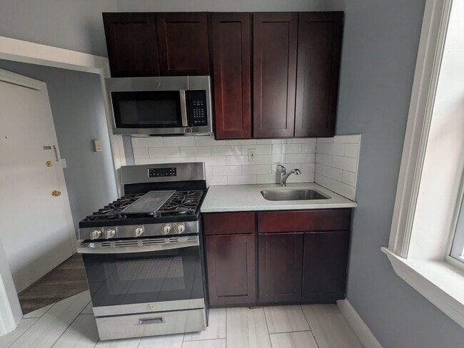 Building Photo - 667 Avenue A Unit 8