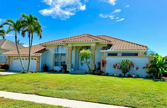 Building Photo - Home