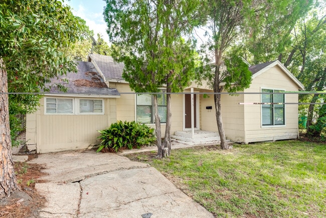 Photo - 815 Roosevelt St