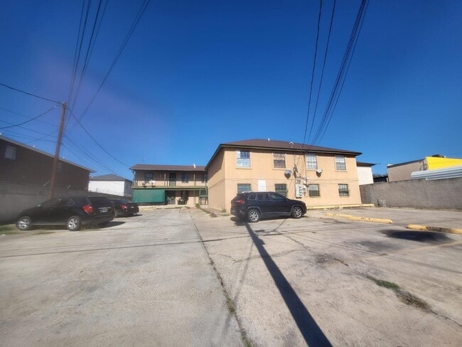 Building Photo - 2704 E Kearney St Unit 6