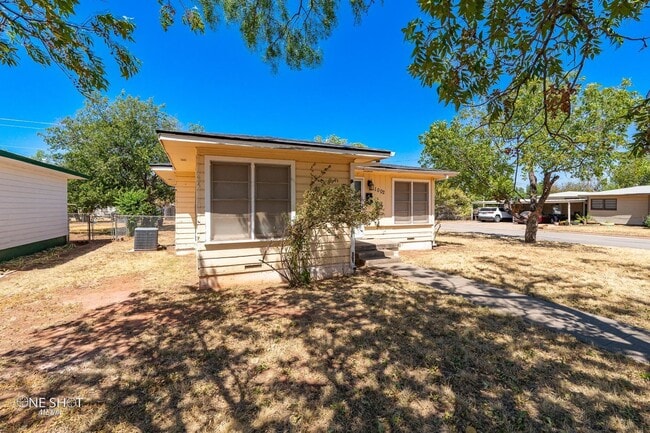 Photo - 1002 S San Jose Dr