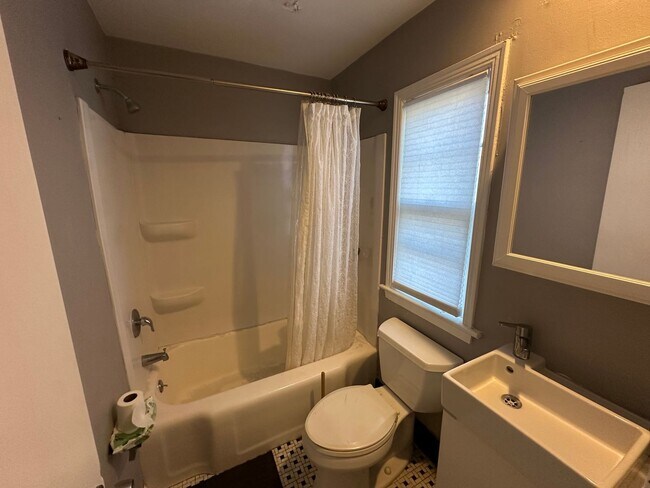 Photo - 1505-1505A S 3rd St. (Duplex) Unit 1505A - Upper