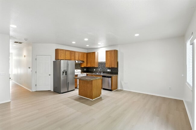 Photo - 10911 NE Weidler St Unit 10915