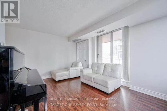 Photo - 35 Empress Ave