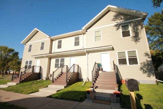 Photo - 109 N 10th St Townhome