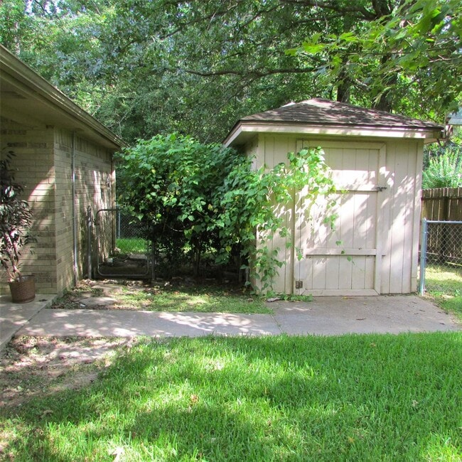 Photo - 2232 Azalea Cir