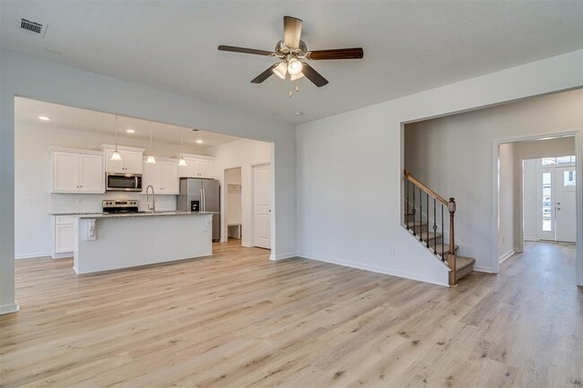 Photo - 124 Dublin Lp