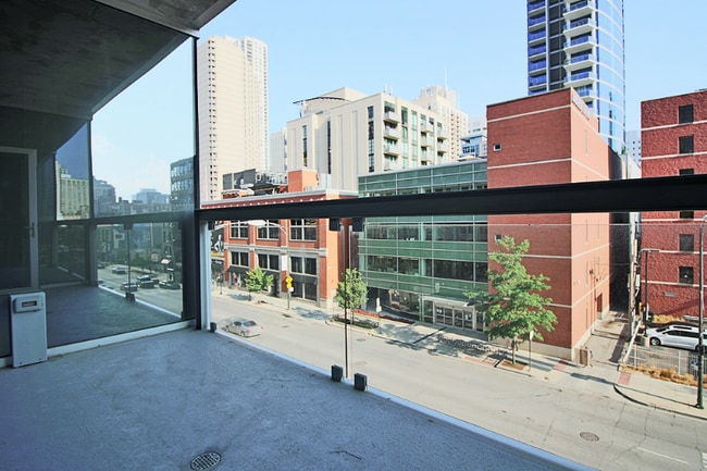 Photo - 798 N La Salle St