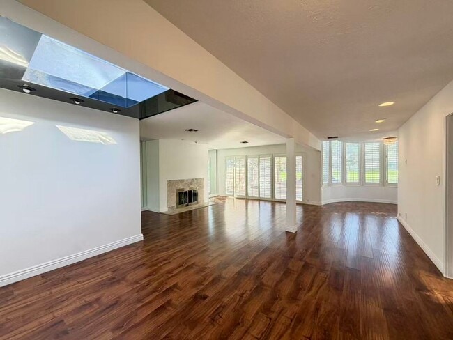 3174 Bel Air Dr