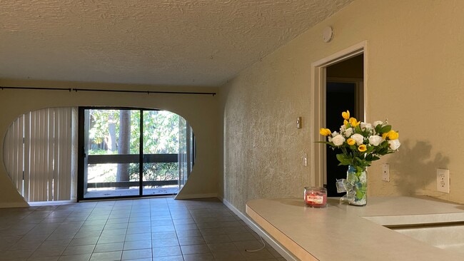 Entrance to the Unit - 7777 W 91st St Unidad B1153 Rental