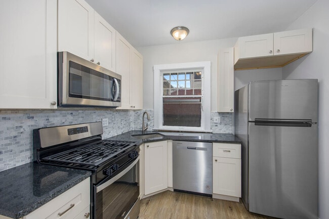 Photo - 538 Logan St SE