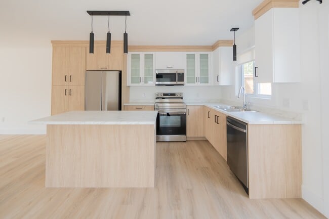 Photo - 102 Simone Gallant Cres